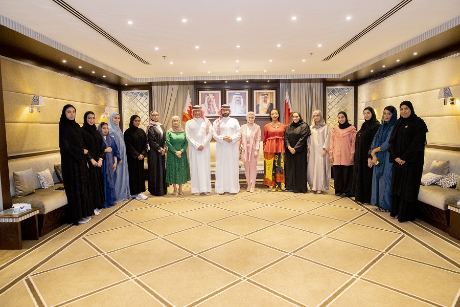 المؤيد يشيد بدور المرأة الكبير في المجتمع