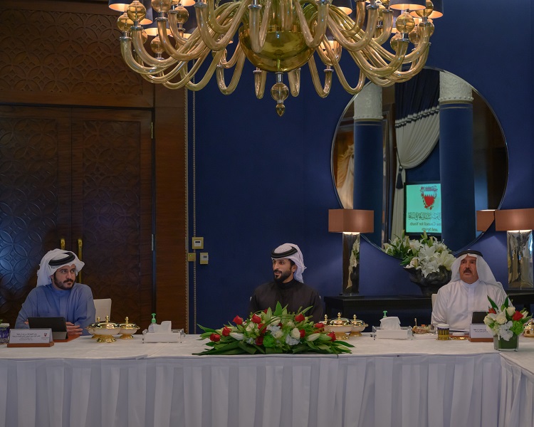 ناصر بن حمد يبارك مشروع المدرسة الرياضية وتوفير المنشآت