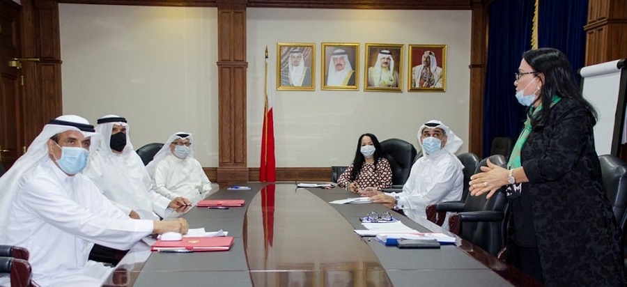 في اجتماع بين 