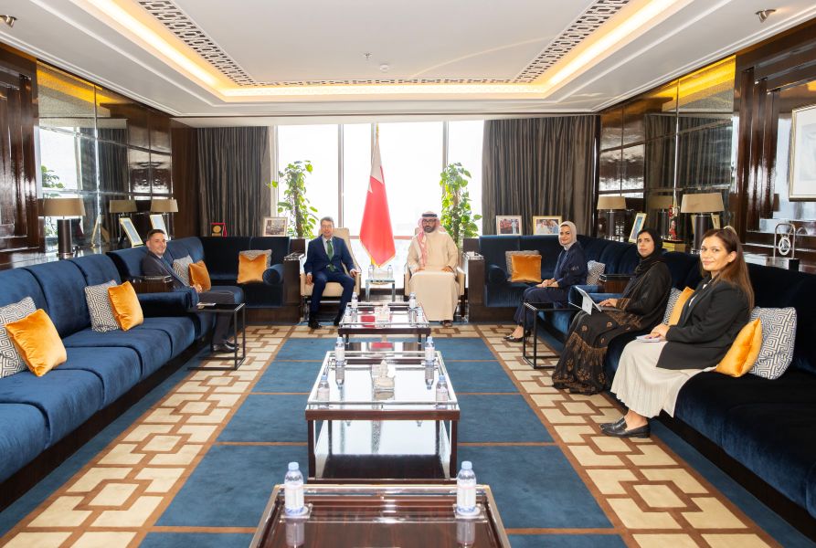 الأمين العام للمجلس الأعلى للشباب والرياضة ووزيرة الشباب يستقبلان سفير جمهورية ألمانيا الاتحادية لدى مملكة البحرين