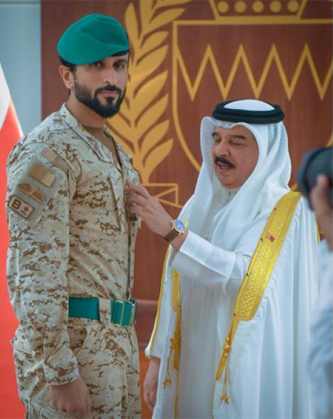 ترقية سمو اللواء الركن الشيخ ناصر بن حمد آل خليفة مستشار الأمن الوطني الأمين العام لمجلس الدفاع الأعلى قائد الحرس الملكي إلى رتبة فريق ركن