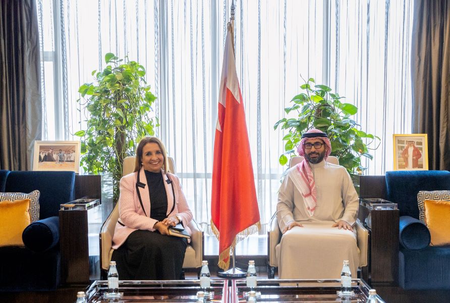 لدى استقباله الشيخة حياة بنت عبد العزيز المؤيد: يشيد بدورها القيادي للاتحاد البحريني لكرة الطاولة
