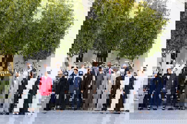 ضمن القمة العالمية للحكومات 2026 .. رئيس دولة الإمارات العربية المتحدة يستقبل وفد المشاركين في الاجتماع العربي للقيادات الشابة