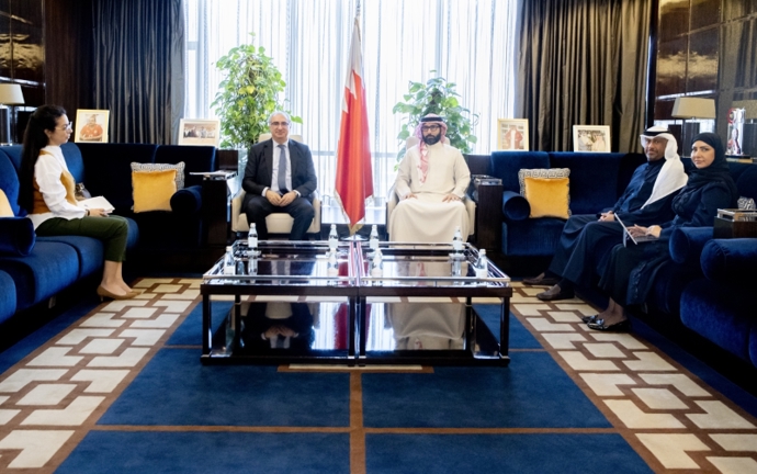 الأمين العام لأعلى الشباب والرياضة يجتمع مع السفير الاسرائيلي 