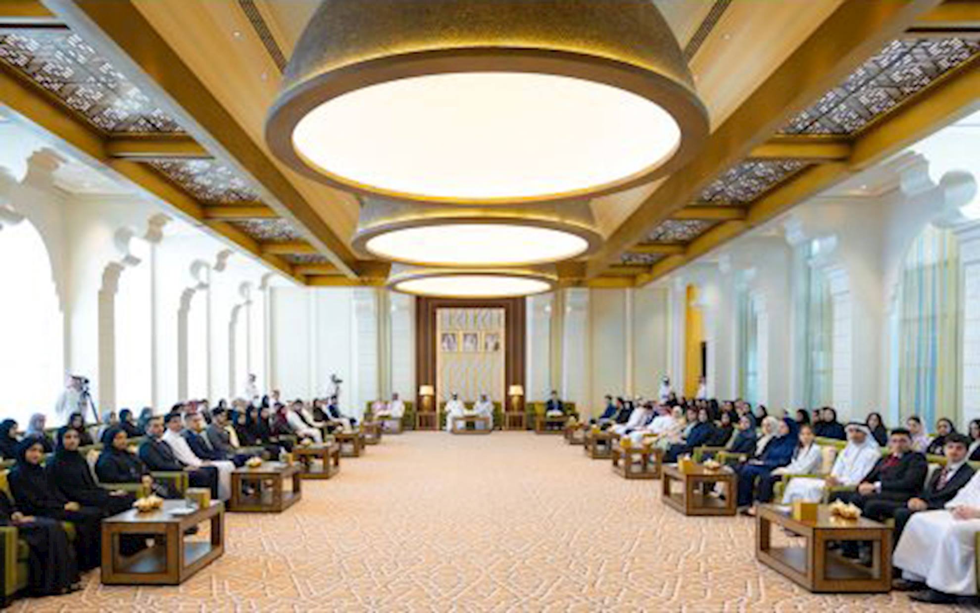 ناصر بن حمد: الشباب البحريني عنصر أغلى من البترول والمعادن الثمينة